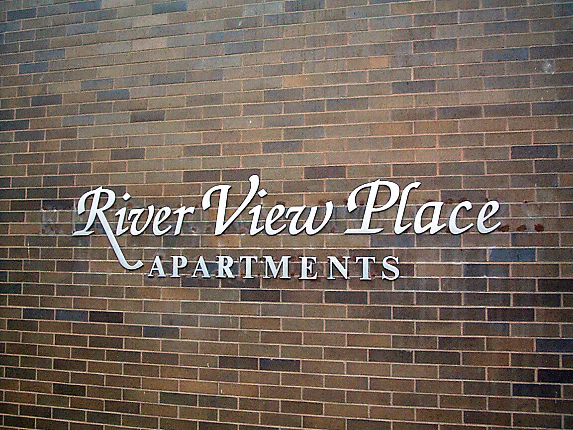 RiverViewPlaceAluminumLetters.jpg